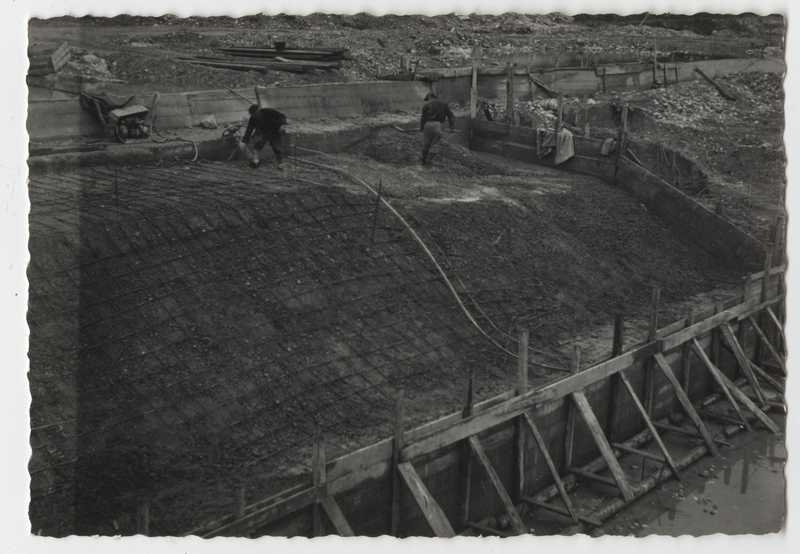Fiume Isonzo, Gorizia. Opere di sbarramento in costruzione. Formazione della platea. Particolare